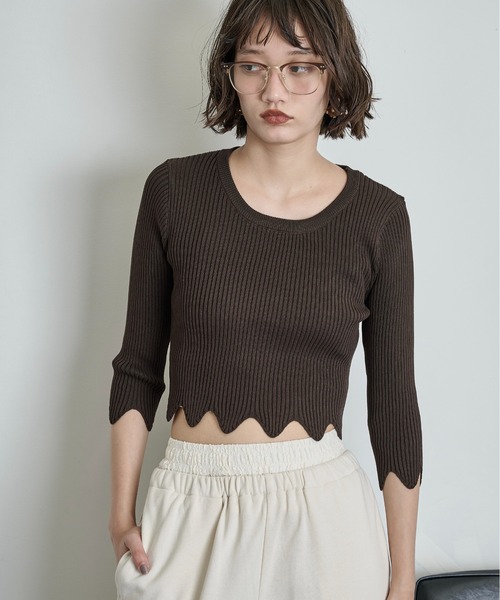 THE YOn(ザヨン)の「スカラップヘムクロップドリブニットトップス(ニット/セーター・レディース・ブラック/ラベンダー/ブラウン/アイボリー・FREE)」の22枚目の写真