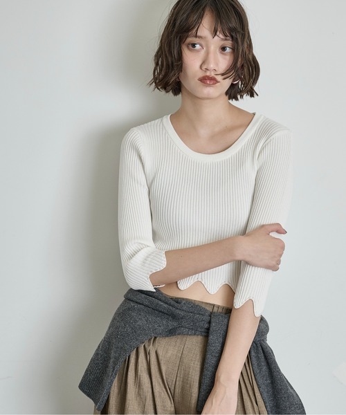 THE YOn(ザヨン)の「スカラップヘムクロップドリブニットトップス(ニット/セーター・レディース・ブラック/ラベンダー/ブラウン/アイボリー・FREE)」の9枚目の写真