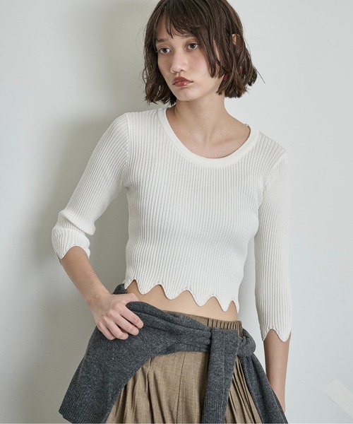 THE YOn(ザヨン)の「スカラップヘムクロップドリブニットトップス(ニット/セーター・レディース・ブラック/ラベンダー/ブラウン/アイボリー・FREE)」の11枚目の写真