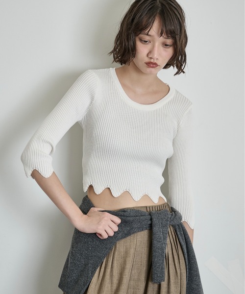 THE YOn(ザヨン)の「スカラップヘムクロップドリブニットトップス(ニット/セーター・レディース・ブラック/ラベンダー/ブラウン/アイボリー・FREE)」の12枚目の写真