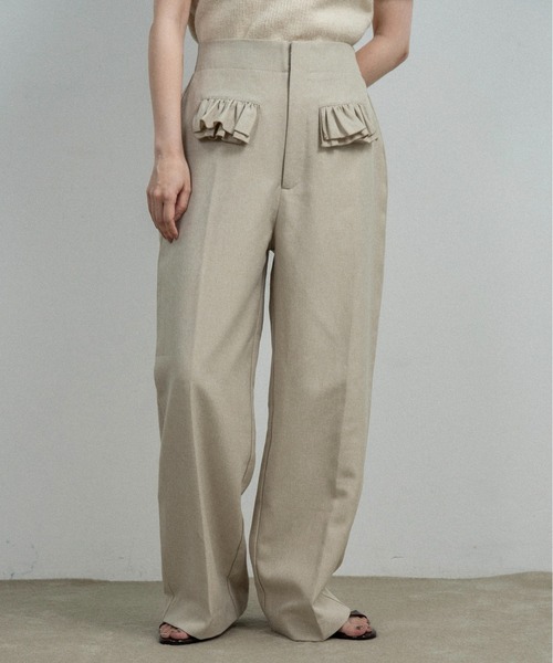 lawgy(ラウジー)の「flap frill straight silhouette pants / フラップフリルストレートシルエットパンツ(その他パンツ・レディース・ベージュ系/ミックスグレー・SMALL/FREE)」の1枚目の写真