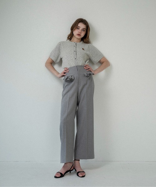 lawgy(ラウジー)の「flap frill straight silhouette pants / フラップフリルストレートシルエットパンツ(その他パンツ・レディース・ベージュ系/ミックスグレー・SMALL/FREE)」の2枚目の写真