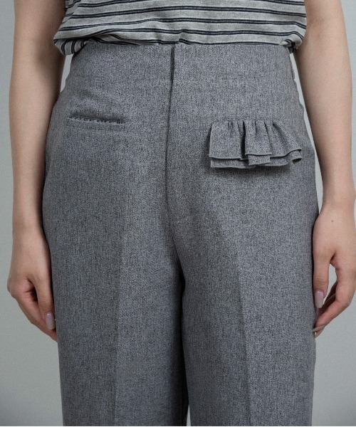 lawgy(ラウジー)の「flap frill straight silhouette pants / フラップフリルストレートシルエットパンツ(その他パンツ・レディース・ベージュ系/ミックスグレー・SMALL/FREE)」の17枚目の写真