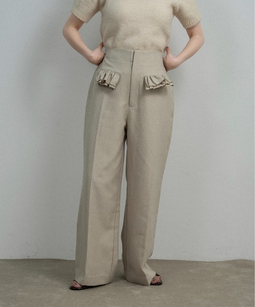 lawgy(ラウジー)の「flap frill straight silhouette pants / フラップフリルストレートシルエットパンツ(その他パンツ・レディース・ベージュ系/ミックスグレー・SMALL/FREE)」の4枚目の写真