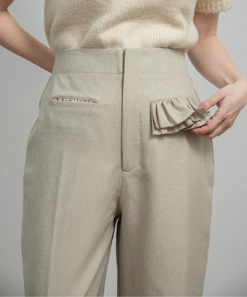 lawgy(ラウジー)の「flap frill straight silhouette pants / フラップフリルストレートシルエットパンツ(その他パンツ・レディース・ベージュ系/ミックスグレー・SMALL/FREE)」の9枚目の写真
