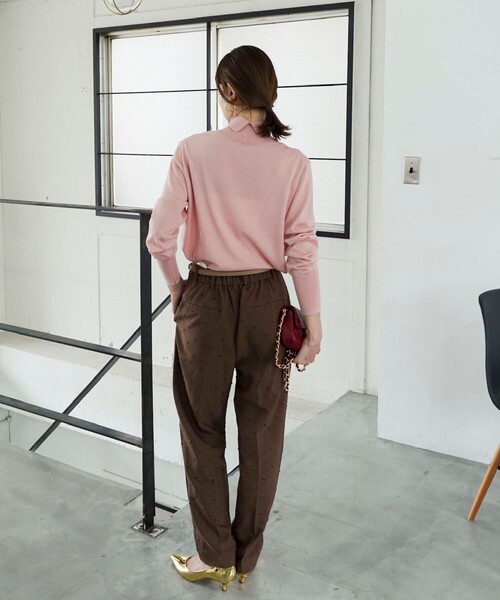 NOLLEY’S(ノーリーズ)の「《手洗い可能》18Gマレーハイネックプルオーバー(ニット/セーター・レディース・ホワイト系その他2/ブルー系その他6/ダークブラウン/ミント/ピンク・38)」の11枚目の写真