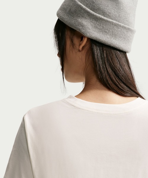 NIKE(ナイキ)の「ナイキ スポーツウェア クラシック ウィメンズ オーバーサイズド Tシャツ / Nike Sportswear Classic Women's Oversized T-Shirt IM6430-133 Sail(Tシャツ/カットソー・レディース・クリーム・S/L/M/XL/XS)」の2枚目の写真