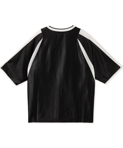 PUMA(プーマ)の「PUMA OVERSIZED FOOTBALL JERSEY / プーマ オーバーサイズド フットボール ジャージー(ジャージ・レディース・ブラック・L/M/S)」の6枚目の写真