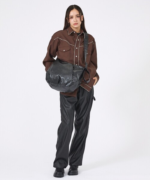 UNIVERSAL OVERALL(ユニバーサルオーバーオール)の「【UNIVERSAL OVERALL/ユニバーサルオーバーオール】:Surplus HOBO shoulder bag/ショルダーバッグ/ナイロン/バッグ/秋冬(ショルダーバッグ・メンズ・ブラウン/ブラック・フリー)」の7枚目の写真