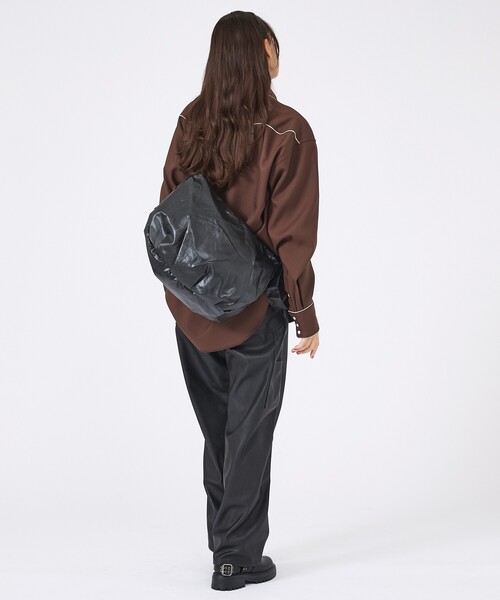 UNIVERSAL OVERALL(ユニバーサルオーバーオール)の「【UNIVERSAL OVERALL/ユニバーサルオーバーオール】:Surplus HOBO shoulder bag/ショルダーバッグ/ナイロン/バッグ/秋冬(ショルダーバッグ・メンズ・ブラウン/ブラック・フリー)」の8枚目の写真