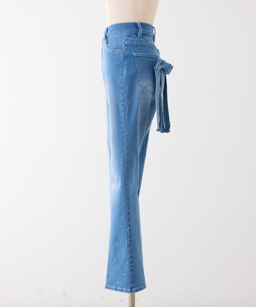 one after another NICE CLAUP（ワンアフターアナザーナイスクラップ）の「【SMサイズ展開】リボンアレンジキラキラ美脚デニム（デニムパンツ・レディース・ブルー/サックスブルー・SMALL/MEDIUM）」の9枚目の写真