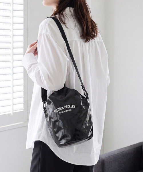 FREDRIK PACKERS(フレドリックパッカーズ)の「【FREDRIK PACKERS/フレドリックパッカーズ】#11 DUCK PVC UP HANDLE TOTE ダック ピーブイシー アップ ハンドル トートバッグ(トートバッグ・レディース・ブラック/ホワイト・FREE)」の2枚目の写真