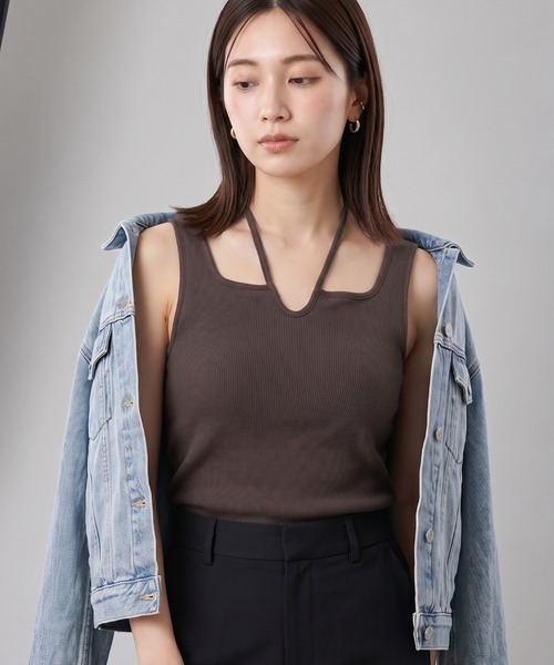 Gleam(グリーム)の「gleam パット付クロスホルターネックタンクトップ(タンクトップ・レディース・チャコール/アイボリー/ブラック・F)」の3枚目の写真