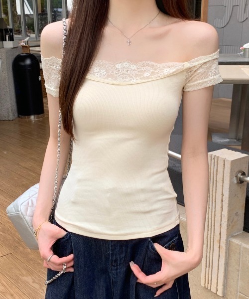 AMAJI(アマジ)の「オフショルダー レース切替 半袖Tシャツ(Tシャツ/カットソー・レディース・ライトピンク/ベージュ・X-LARGE/LARGE/MEDIUM/SMALL)」の4枚目の写真