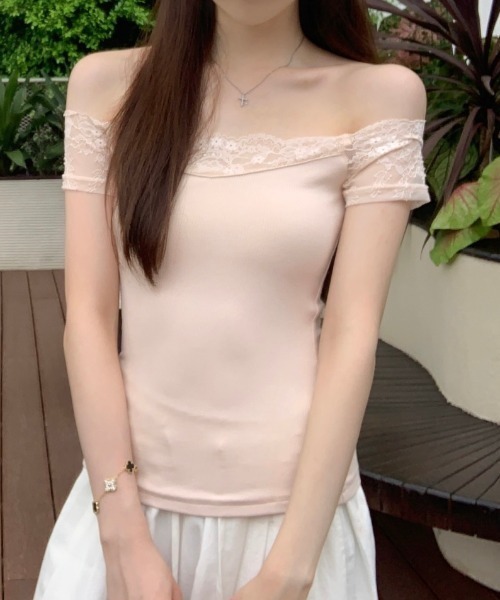 AMAJI(アマジ)の「オフショルダー レース切替 半袖Tシャツ(Tシャツ/カットソー・レディース・ライトピンク/ベージュ・X-LARGE/LARGE/MEDIUM/SMALL)」の5枚目の写真