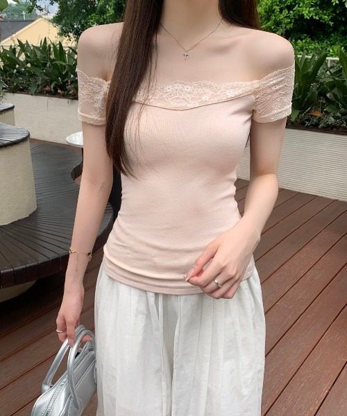 AMAJI(アマジ)の「オフショルダー レース切替 半袖Tシャツ(Tシャツ/カットソー・レディース・ライトピンク/ベージュ・X-LARGE/LARGE/MEDIUM/SMALL)」の6枚目の写真