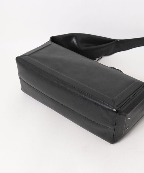 Maison Margiela（メゾンマルジェラ）の「Maison Margiela BOX BAG EAST WEST MEDIUM（ショルダーバッグ・レディース・ブラック・FREE）」の3枚目の写真