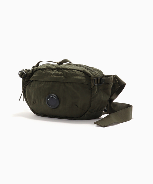 C.P. COMPANY（シーピーカンパニー）の「C.P.Company / シーピーカンパニー NYLON B WAISTBAG（ボディバッグ/ウエストポーチ・メンズ・ブルー系その他/グレー/カーキ/オレンジ・FREE）」の2枚目の写真