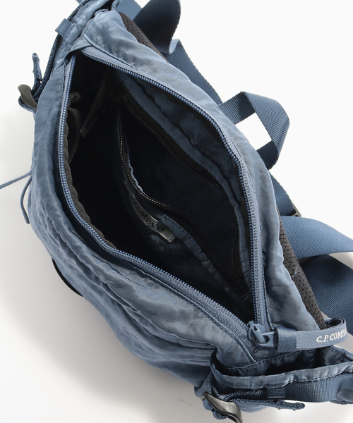 C.P. COMPANY（シーピーカンパニー）の「C.P.Company / シーピーカンパニー NYLON B WAISTBAG（ボディバッグ/ウエストポーチ・メンズ・ブルー系その他/グレー/カーキ/オレンジ・FREE）」の8枚目の写真