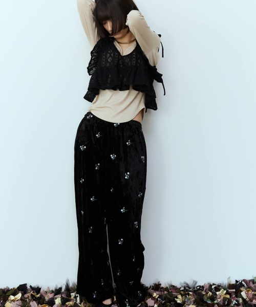 flaeu（フラユ）の「2WAY Lace Frill Bustier（キャミソール・レディース・ブラック/ホワイト・FREE）」の8枚目の写真