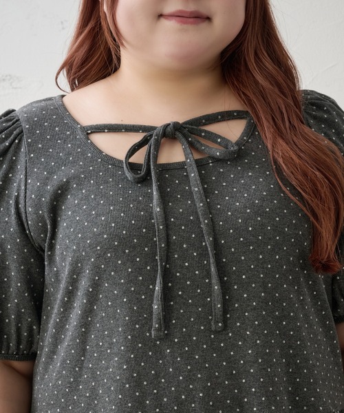 Louiosy(ルオシー)の「【Louiosy】【大きいサイズ】ラメドットテレコリブペプラムトップス(Tシャツ/カットソー・レディース・チャコールグレー/オフホワイト/ブルー・4L/3L/LL)」の7枚目の写真