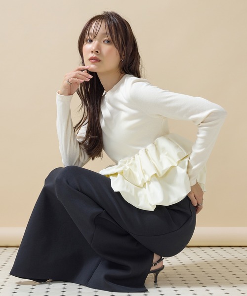 en CAnAF(エンカナフ)の「【大人可愛いシルエット】カットリブバルーンペプラムプルオーバー(Tシャツ/カットソー・レディース・ブラック/アイボリー/チャコールグレー/ブラック系1・フリー)」の1枚目の写真