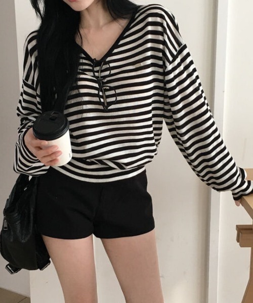 FAVORITO(ファヴォリート)の「VネックTEEトップス(Tシャツ/カットソー・レディース・ブラック/グレー・F)」の19枚目の写真