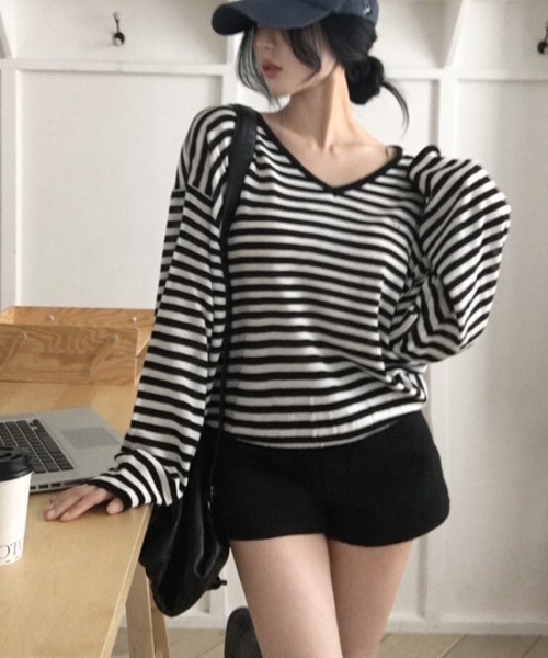 FAVORITO(ファヴォリート)の「VネックTEEトップス(Tシャツ/カットソー・レディース・ブラック/グレー・F)」の18枚目の写真