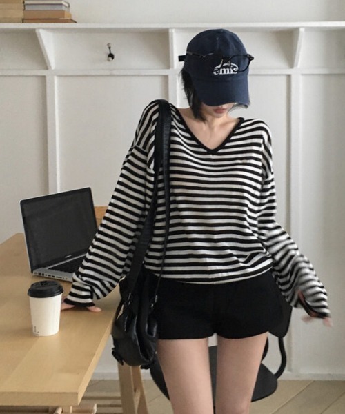 FAVORITO(ファヴォリート)の「VネックTEEトップス(Tシャツ/カットソー・レディース・ブラック/グレー・F)」の17枚目の写真