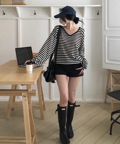 FAVORITO(ファヴォリート)の「VネックTEEトップス(Tシャツ/カットソー・レディース・ブラック/グレー・F)」の11枚目の写真