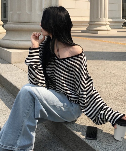 FAVORITO(ファヴォリート)の「VネックTEEトップス(Tシャツ/カットソー・レディース・ブラック/グレー・F)」の16枚目の写真