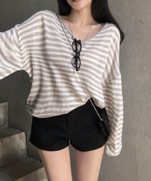 FAVORITO(ファヴォリート)の「VネックTEEトップス(Tシャツ/カットソー・レディース・ブラック/グレー・F)」の7枚目の写真