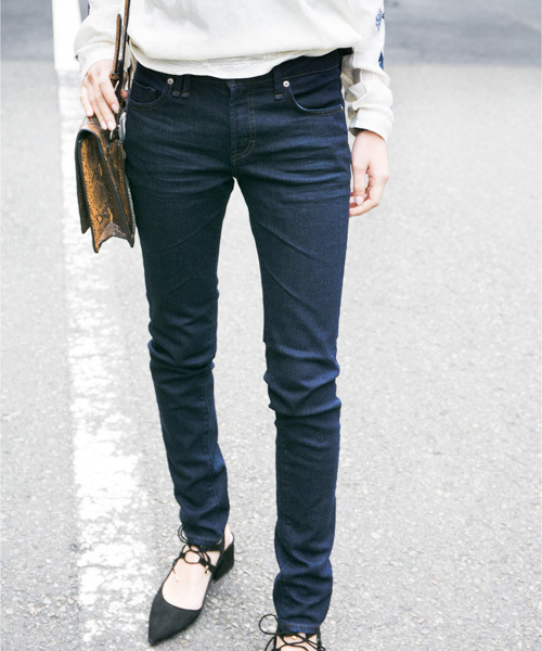 Moname（モナーム）の「■Moname   スキニーデニムパンツ   EMMA(エマ)/41161002（デニムパンツ・レディース・ダークインディゴブルー・26inch/23inch/24inch/25inch/27inch）」の2枚目の写真