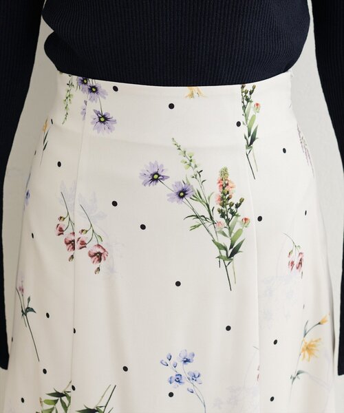 natural couture（ナチュラルクチュール）の「オリジナル花柄Aラインスカート（スカート・レディース・モカ/アイボリー/チャコールグレー・FREE）」の11枚目の写真