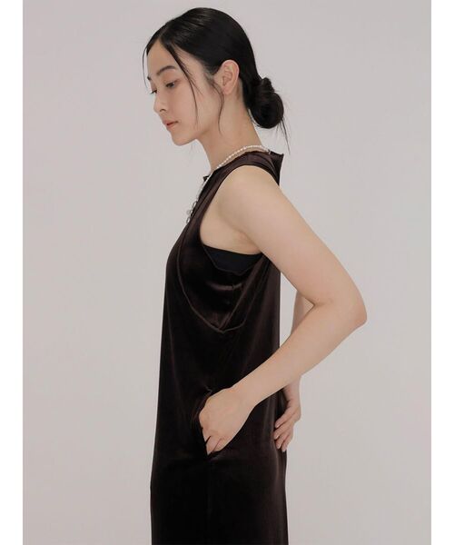 FIKA.（フィーカ）の「Sleeveless velour onepiece（ワンピース・レディース・ブラック/ブラウン・MEDIUM）」の18枚目の写真
