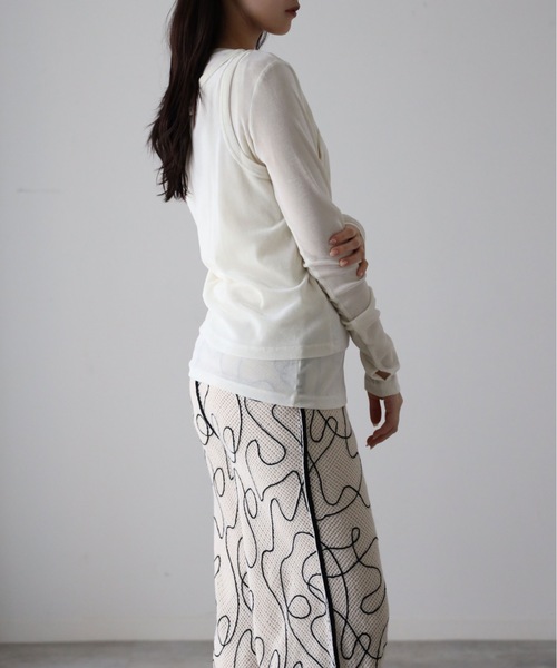 YENNA(イェンナ)の「シアーフロッキーレイヤードセット / Tシャツ+タンク(Tシャツ/カットソー・レディース・グレー/ブラック/アイボリー・FREE)」の7枚目の写真
