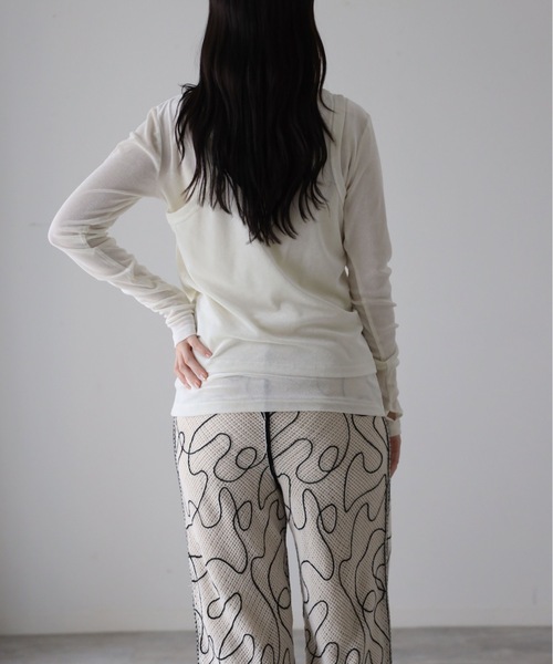YENNA(イェンナ)の「シアーフロッキーレイヤードセット / Tシャツ+タンク(Tシャツ/カットソー・レディース・グレー/ブラック/アイボリー・FREE)」の8枚目の写真