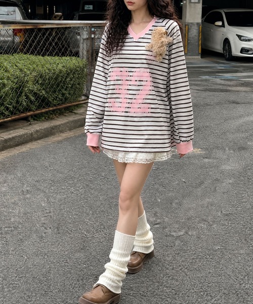 HOOK(フック)の「HOOK for girls ナンバーロゴ ボーダー Vネック オーバーサイズロンT(Tシャツ/カットソー・レディース・グレー・FREE)」の5枚目の写真