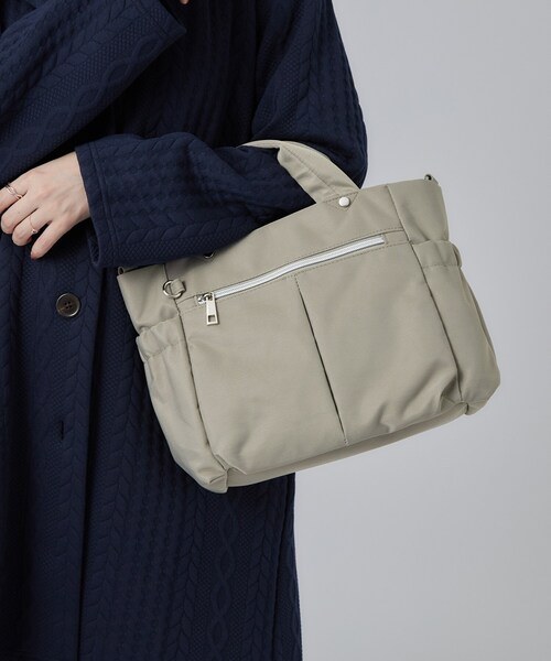 SHOO・LA・RUE(シューラルー)の「【撥水/2WAY】9ポケットトートバッグ(トートバッグ・レディース・ベージュ/ブラック/ライトパープル・00)」の2枚目の写真