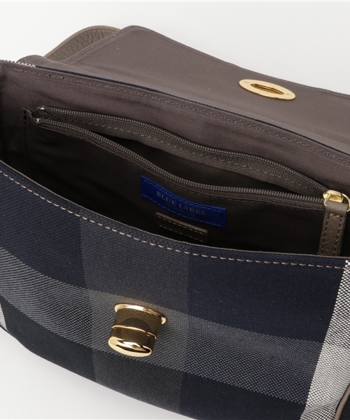 BLUE LABEL CRESTBRIDGE（ブルーレーベルクレストブリッジ）の「クレストブリッジチェック　フラップショルダーバッグ（ショルダーバッグ・レディース・レッド/ネイビー・X）」の6枚目の写真