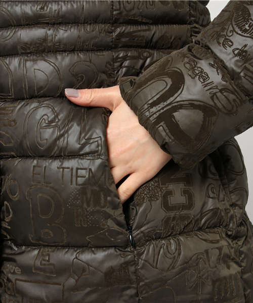 Desigual（デシグアル）の「「Desigual/デシグアル」アウター（ダウンジャケット/コート・レディース・グリーン系その他/レッド系その他/ブラック・42/44/40）」の4枚目の写真