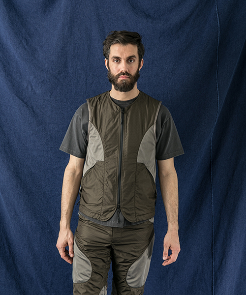 WORK NOT WORK URBAN RESEARCH（ワークノットワークアーバンリサーチ）の「WORK NOT WORK　ドットプリントスポーツテーラーベスト（ベスト・メンズ・ブラック/カーキ・LARGE/MEDIUM）」の4枚目の写真