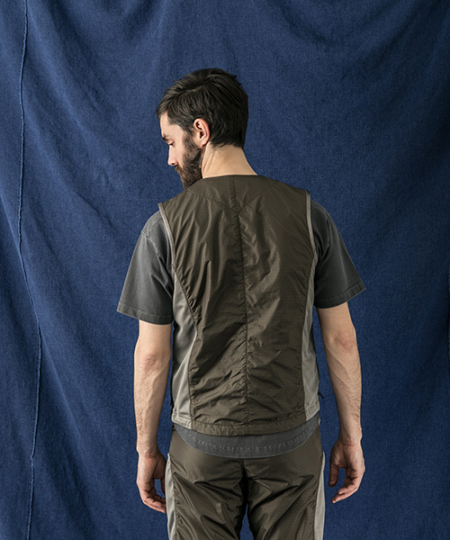 WORK NOT WORK URBAN RESEARCH（ワークノットワークアーバンリサーチ）の「WORK NOT WORK　ドットプリントスポーツテーラーベスト（ベスト・メンズ・ブラック/カーキ・LARGE/MEDIUM）」の7枚目の写真