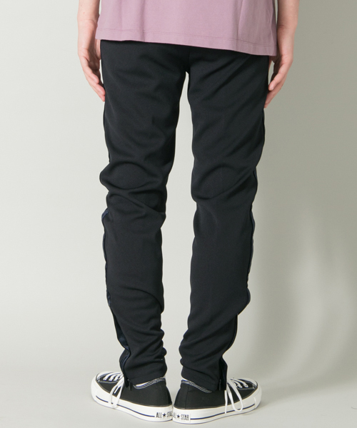 URBAN RESEARCH（アーバンリサーチ）の「COSEI　Velour Track Pants（その他パンツ・メンズ・ブラック/ネイビー・2/3）」の16枚目の写真