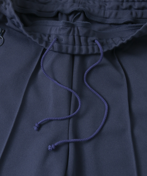 URBAN RESEARCH（アーバンリサーチ）の「COSEI　Velour Track Pants（その他パンツ・メンズ・ブラック/ネイビー・2/3）」の8枚目の写真