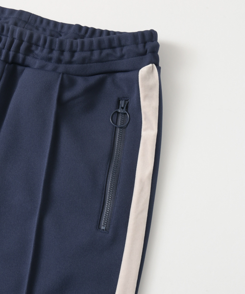 URBAN RESEARCH（アーバンリサーチ）の「COSEI　Velour Track Pants（その他パンツ・メンズ・ブラック/ネイビー・2/3）」の9枚目の写真