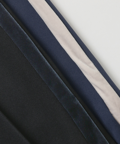 URBAN RESEARCH（アーバンリサーチ）の「COSEI　Velour Track Pants（その他パンツ・メンズ・ブラック/ネイビー・2/3）」の6枚目の写真