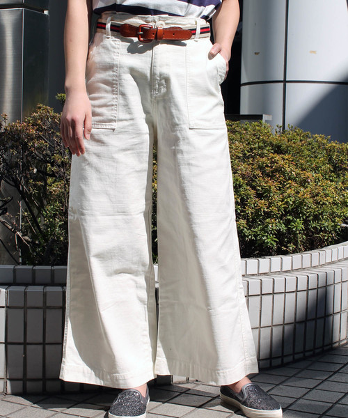 AVIREX（アヴィレックス）の「【InRed5月号木村文乃さん着用】AVIREX/ アヴィレックス/ BACK SATIN WIDE BAKER PANTS/ バックサテン ワイド ベイカーパンツ（その他パンツ・レディース・アイボリー/オリーブ・MEDIUM/SMALL）」の2枚目の写真
