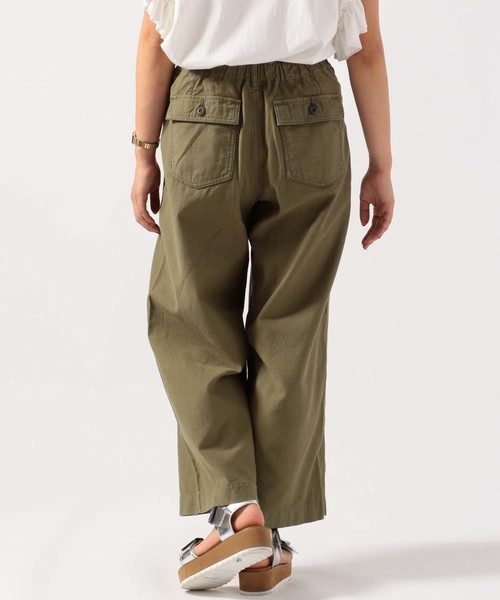 AVIREX（アヴィレックス）の「【InRed5月号木村文乃さん着用】AVIREX/ アヴィレックス/ BACK SATIN WIDE BAKER PANTS/ バックサテン ワイド ベイカーパンツ（その他パンツ・レディース・アイボリー/オリーブ・MEDIUM/SMALL）」の4枚目の写真