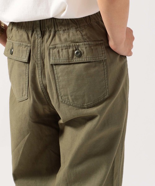 AVIREX（アヴィレックス）の「【InRed5月号木村文乃さん着用】AVIREX/ アヴィレックス/ BACK SATIN WIDE BAKER PANTS/ バックサテン ワイド ベイカーパンツ（その他パンツ・レディース・アイボリー/オリーブ・MEDIUM/SMALL）」の5枚目の写真